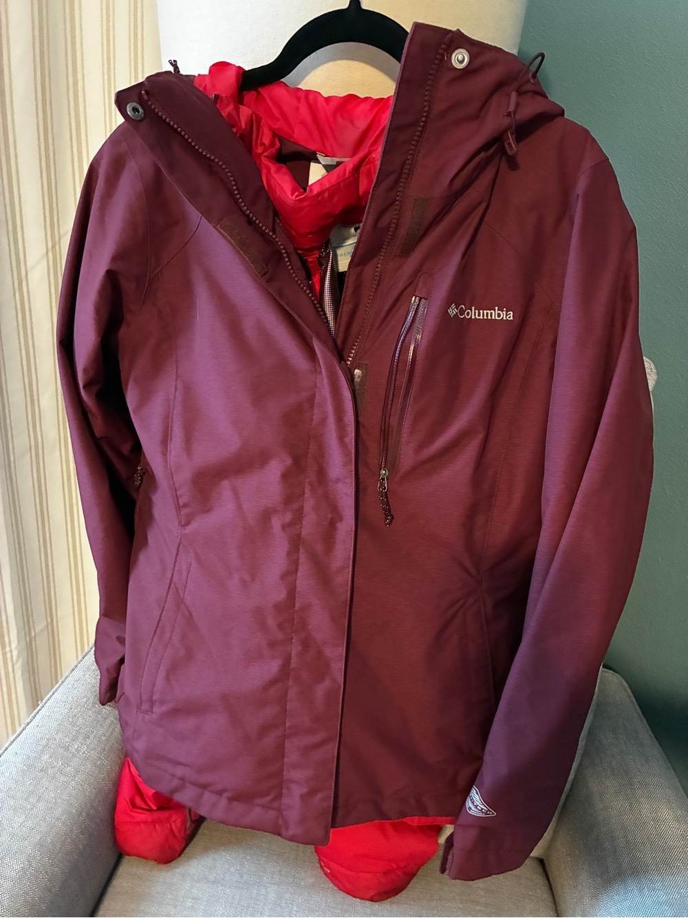 Columbia Omni-heat Women's Burgundy Ski Jacket with Red Lining 2-1 jacket